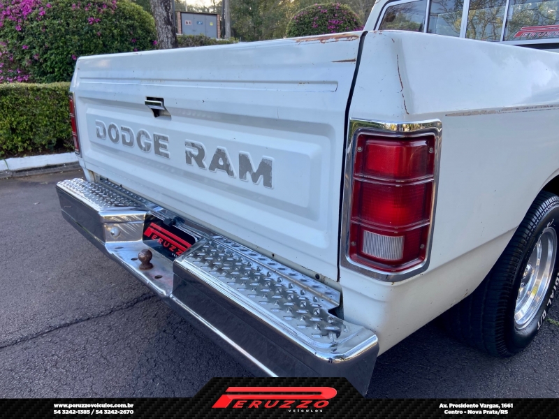 DODGE RAM D150 V8 440